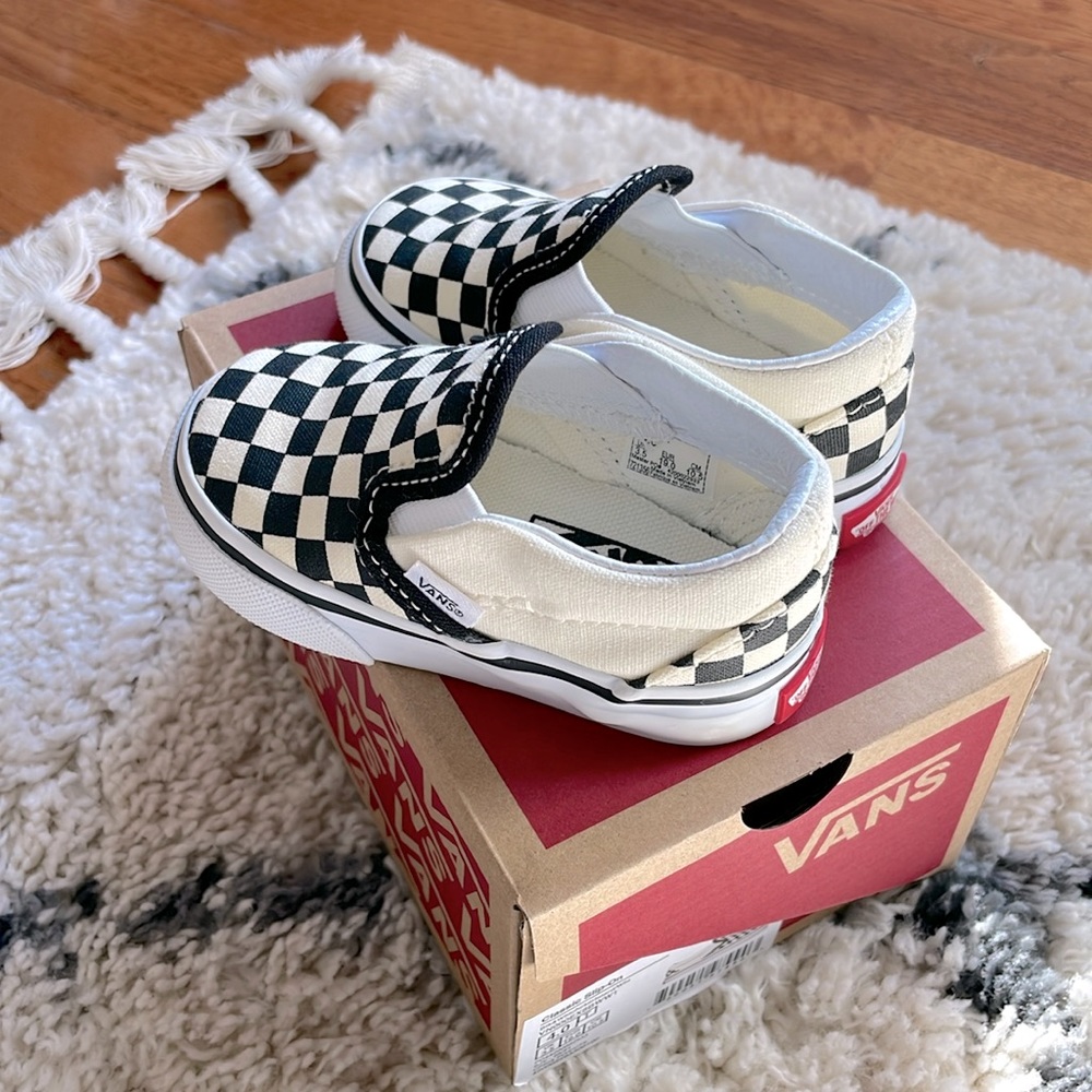 NIB VANS classic slip/on size 4